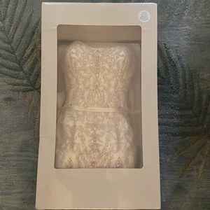 DAVID’S BRIDAL Wedding Gown